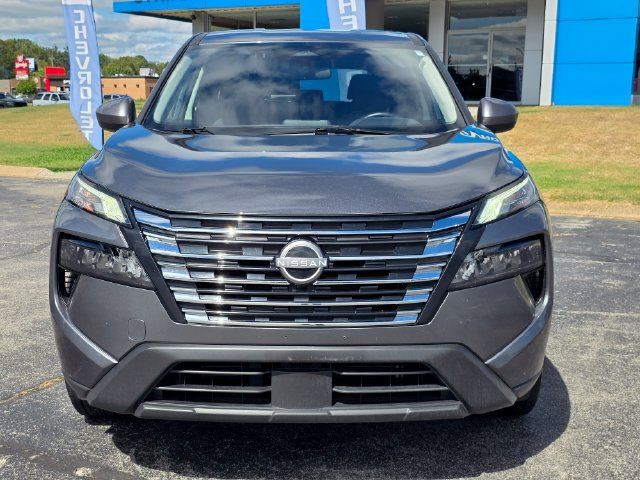 Used 2025 Nissan Rogue SV AWD/4WD image 4