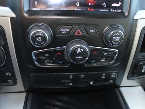 Used 2018 RAM 1500 Classic SLT image 18