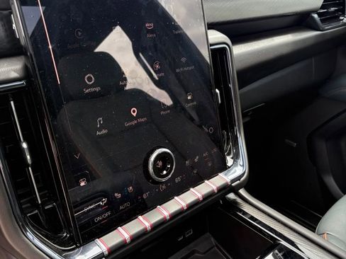 Used 2025 GMC Yukon XL AT4 w/ AT4 Premium Package image 6