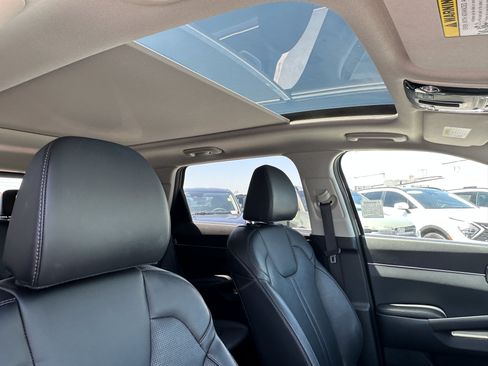Used 2025 Kia Sorento S w/ Panoramic Sunroof Package FWD image 18