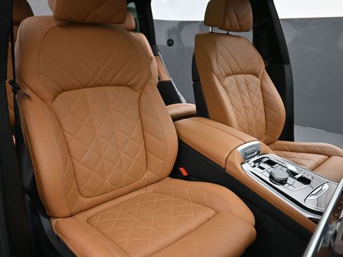 Used 2025 BMW X7 xDrive40i w/ M Sport Package image 21