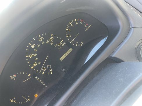 Used 2006 Ford F350 Lariat image 11