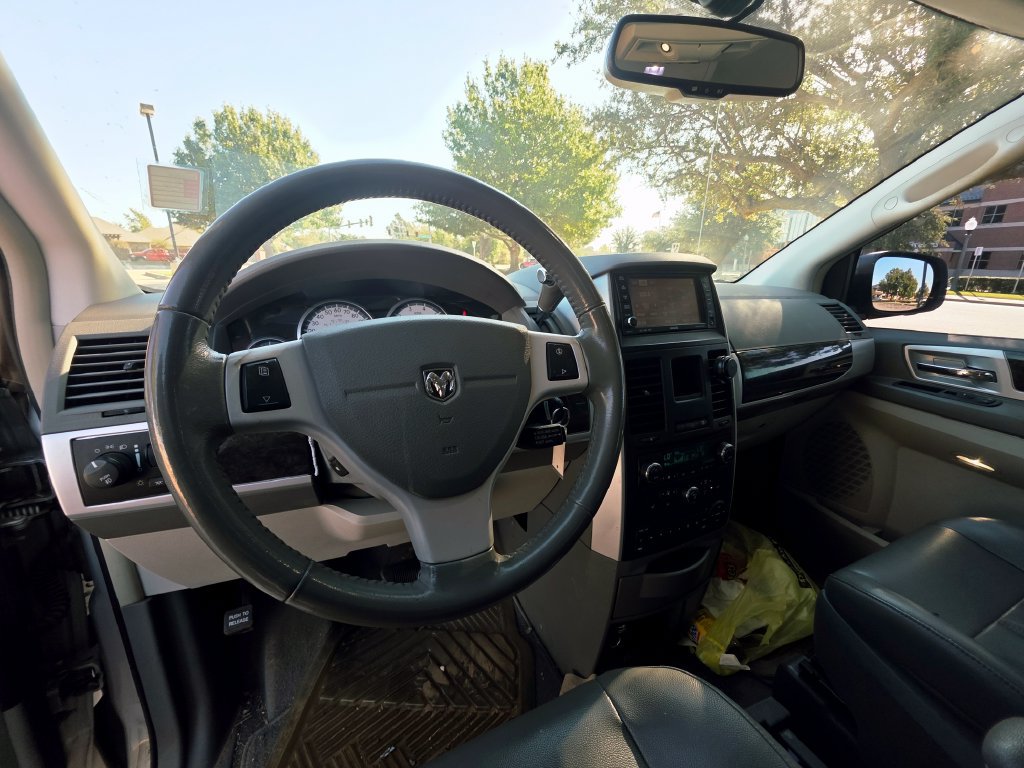 Used 2010 Dodge Grand Caravan SXT FWD image 34
