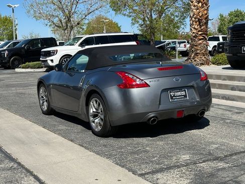 Used 2014 Nissan 370Z Roadster RWD image 4
