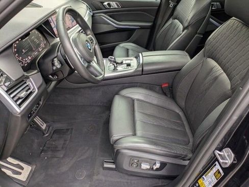 Used 2021 BMW X5 M50i image 10