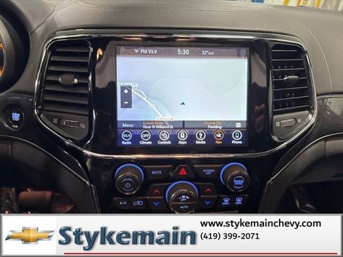 Used 2019 Jeep Grand Cherokee Overland image 4