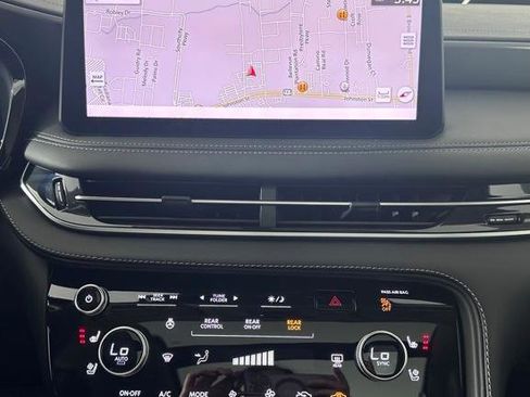 Certified 2025 INFINITI QX60 Luxe w/ Vision Package image 17