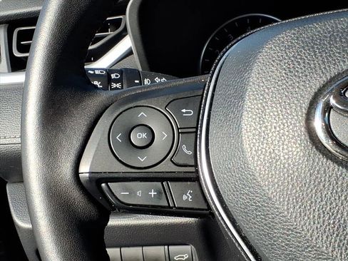 Used 2022 Toyota RAV4 XLE Premium image 25