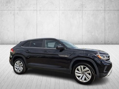 Used 2021 Volkswagen Atlas Cross Sport SE w/ Panoramic Sunroof Package image 3