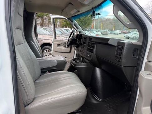 Used 2022 GMC Savana 2500 w/ Driver Convenience Package image 27