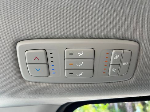 Used 2024 Kia Carnival LX FWD image 49