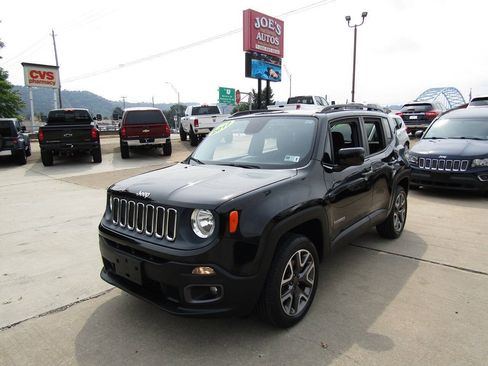 Used 2017 Jeep Renegade Latitude w/ Cold Weather Group AWD/4WD image 1