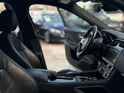 Used 2019 Jaguar F-PACE Prestige image 12