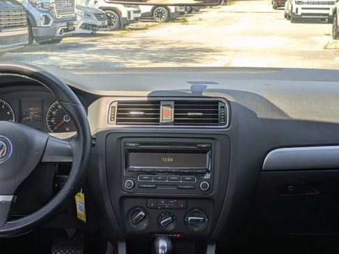 Used 2014 Volkswagen Jetta SE FWD image 17