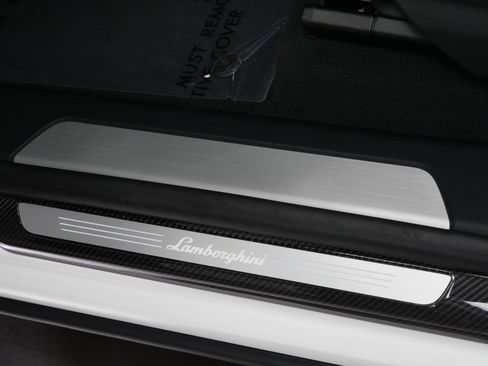 Used 2021 Lamborghini Urus image 19