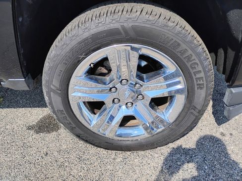 Used 2018 Chevrolet Silverado 1500 Custom w/ Custom Value Package AWD/4WD image 24