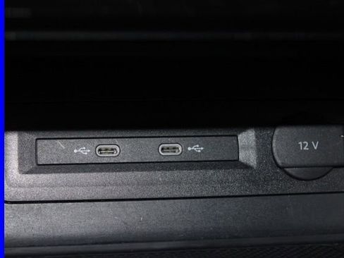 Used 2022 Volkswagen Atlas Cross Sport SE w/ Panoramic Sunroof Package image 43