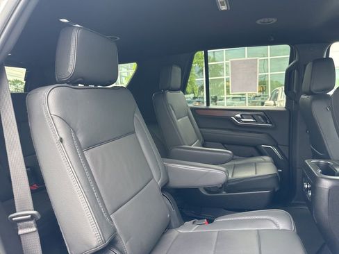 Used 2025 GMC Yukon Denali AWD/4WD image 26