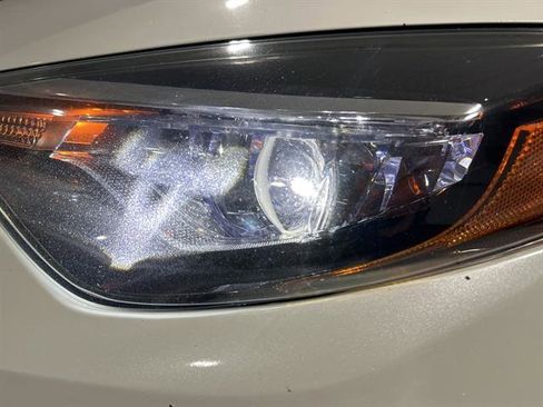 Used 2017 Toyota Corolla LE image 15