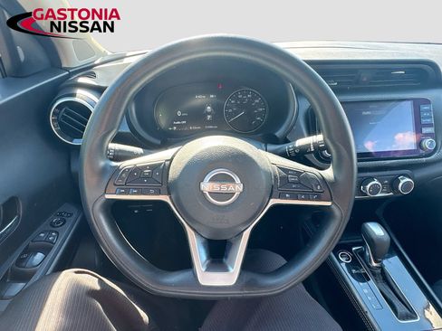 Used 2023 Nissan Kicks SV w/ Interior Electronics Package FWD image 14