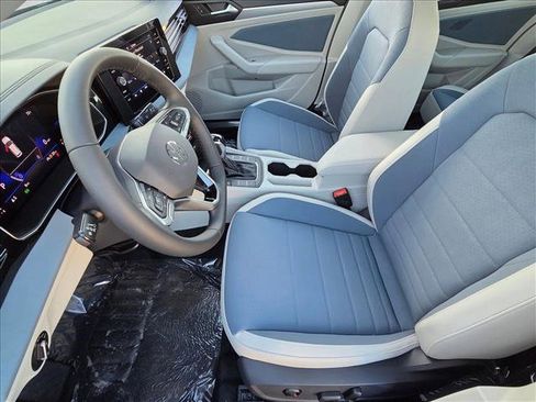 New 2026 Volkswagen Jetta SE image 4