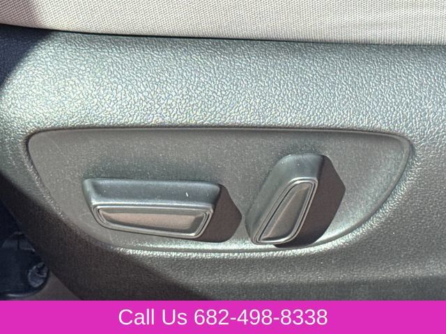 Used 2023 Toyota Sienna LE FWD image 22