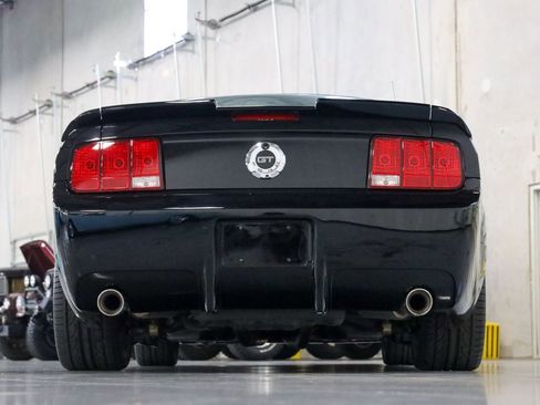 Used 2005 Ford Mustang GT RWD image 14