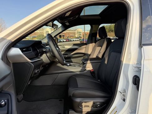 New 2025 Jeep Grand Cherokee Laredo image 12