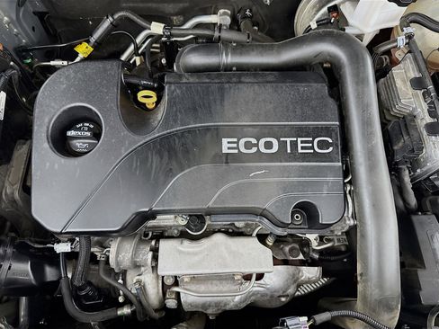 Used 2018 Chevrolet Equinox LT image 38