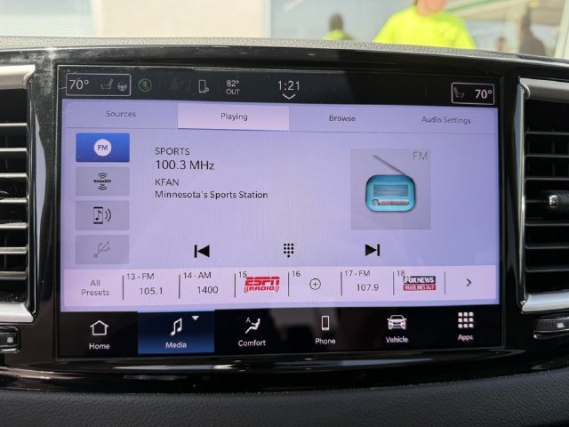 Used 2023 Chrysler Pacifica Touring-L FWD image 27