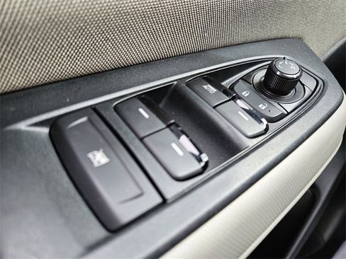 Certified 2025 Subaru Forester w/ Convenience Package #2 image 31