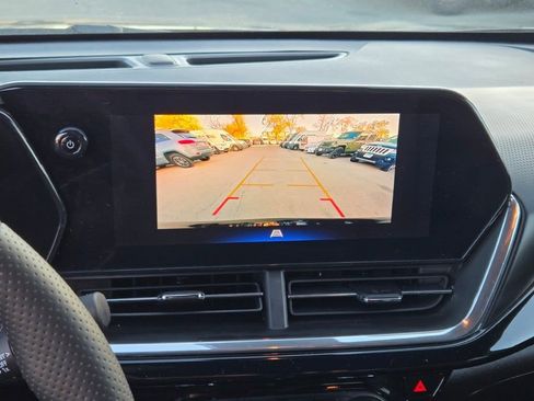 Used 2024 Chevrolet Trax RS image 22