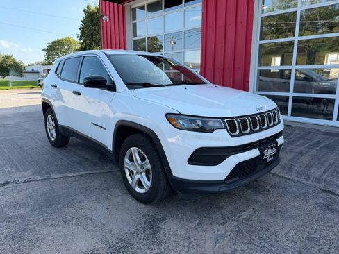 Used 2023 Jeep Compass Sport AWD/4WD image 2