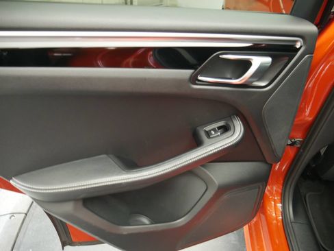 Certified 2023 Porsche Macan S AWD/4WD image 19
