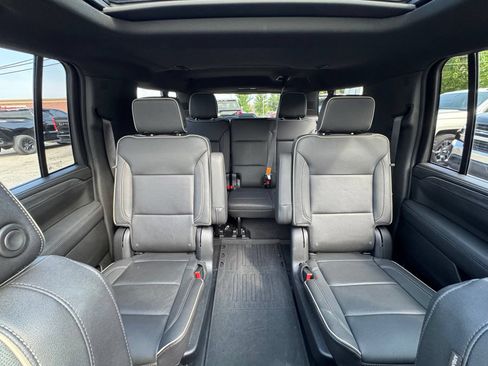 Used 2023 GMC Yukon XL SLT w/ SLT Premium Package AWD/4WD image 28