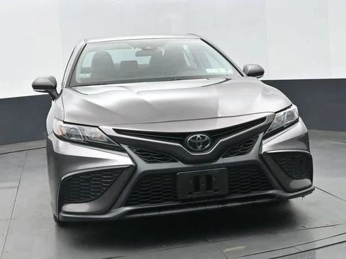 Used 2023 Toyota Camry SE FWD image 3