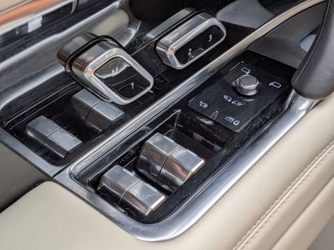 Certified 2025 Land Rover Range Rover SE AWD/4WD image 26