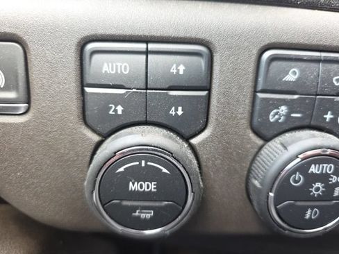 Used 2025 Chevrolet Silverado 2500 LTZ w/ LTZ Premium Package AWD/4WD image 18