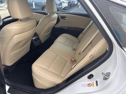 Used 2016 Toyota Avalon XLE Premium image 3