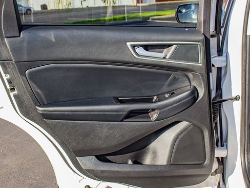 Used 2018 Ford Edge SEL w/ Equipment Group 201A AWD/4WD image 16