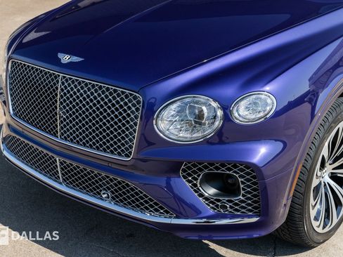 Used 2023 Bentley Bentayga image 6