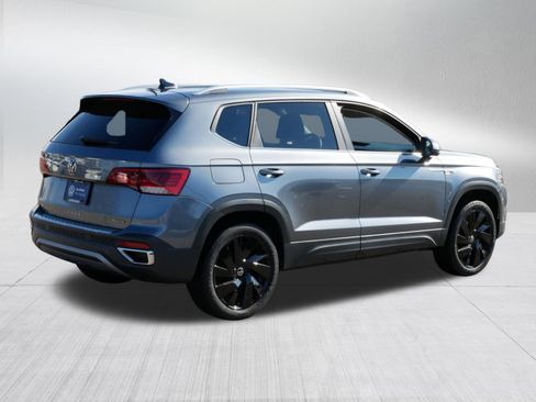 Certified 2023 Volkswagen Taos SE w/ Panoramic Sunroof Package image 7