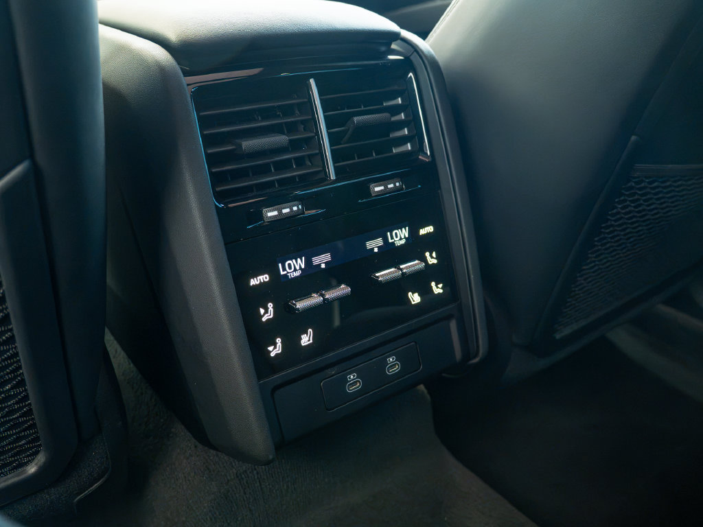 Certified 2026 Porsche Cayenne Electric AWD/4WD image 19