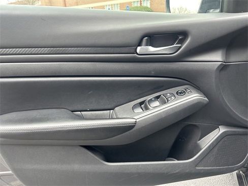Used 2024 Nissan Altima 2.5 SV image 17