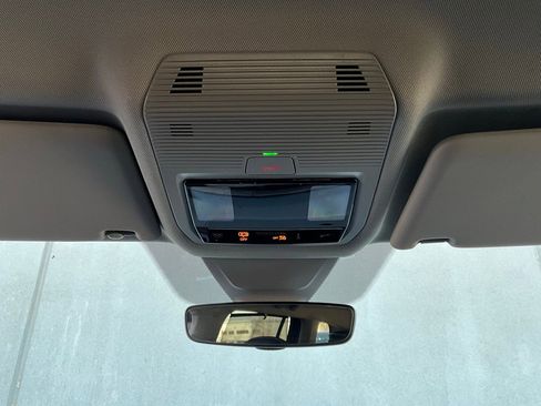 Used 2025 Volkswagen Atlas SE image 17