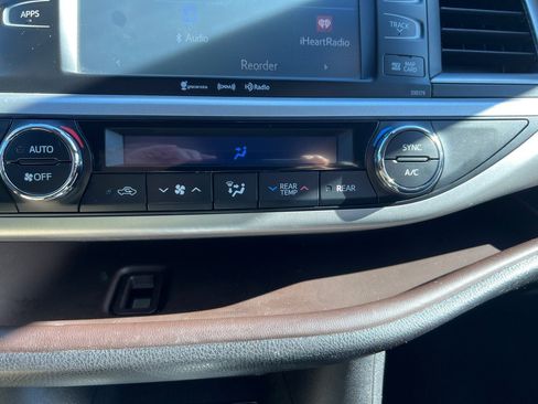 Used 2017 Toyota Highlander XLE image 23