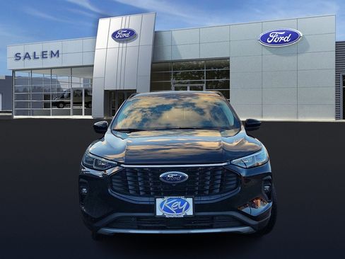 Used 2024 Ford Escape Platinum image 8