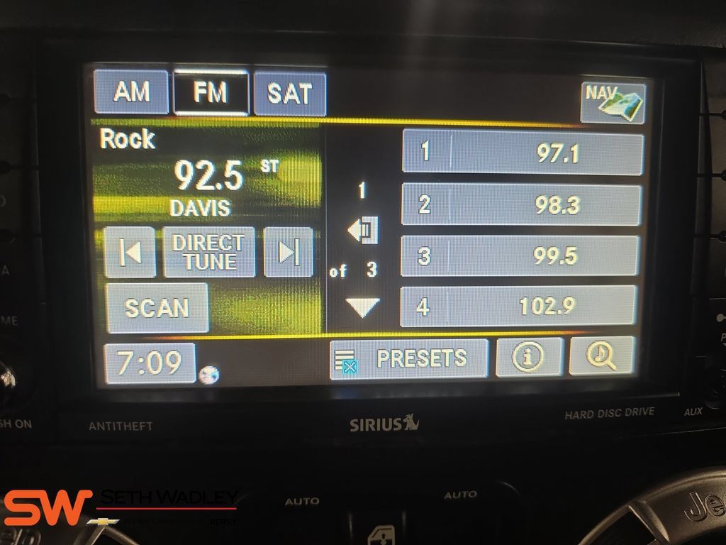 Used 2015 Jeep Wrangler Unlimited Sahara w/ Connectivity Group AWD/4WD image 21