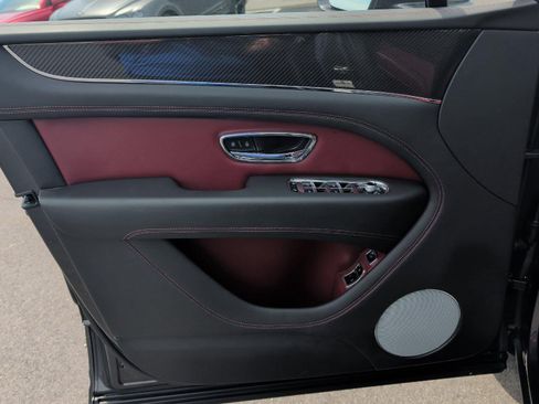Used 2022 Bentley Bentayga AWD/4WD image 21