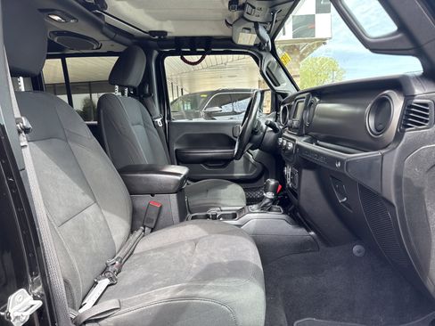 Used 2018 Jeep Wrangler Unlimited Sport S AWD/4WD image 24